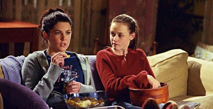 Lauren Graham and Alexis Bledel in GIlmore Girls. Photo Credit: The WB