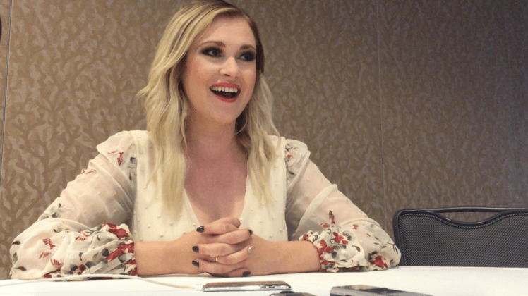 Eliza Taylor chats about The 100 at SDCC 2016. Photo Credit: Nora Dominick